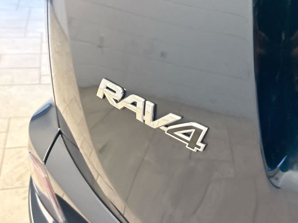 Thumbnail: 2018 Toyota RAV4 - 15