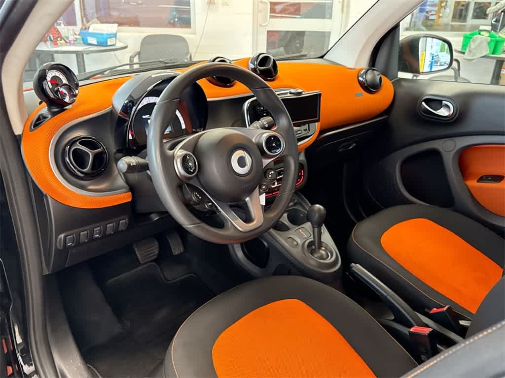 Thumbnail: 2016 smart fortwo - 10