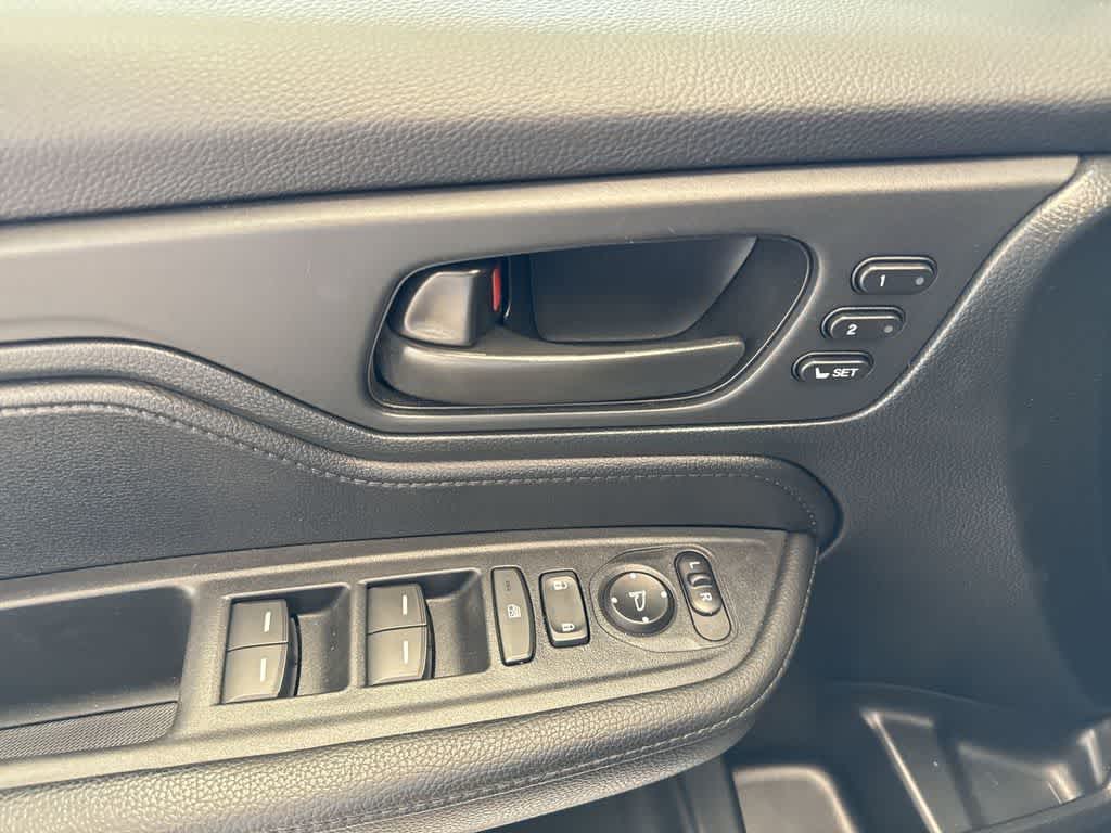 Thumbnail: 2023 Honda Odyssey - 20