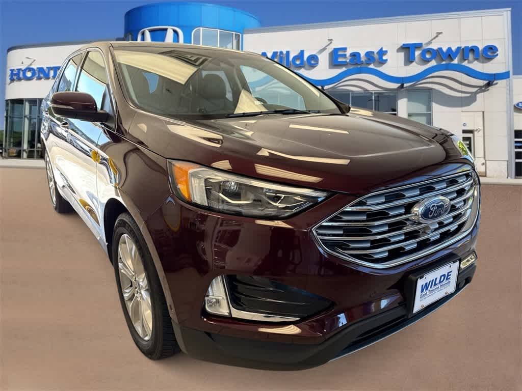 2019 Ford Edge Titanium photo 2