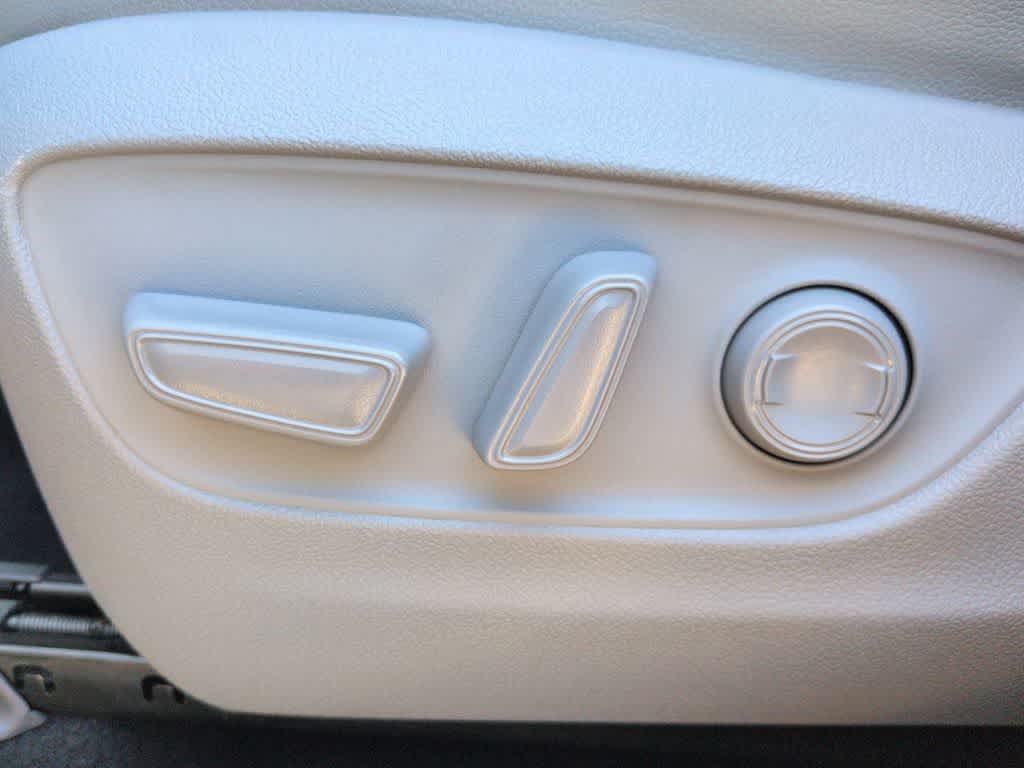 2020 Toyota Highlander Platinum - Photo 18