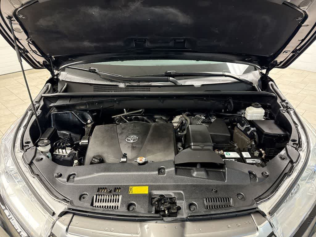 Thumbnail: 2019 Toyota Highlander - 15