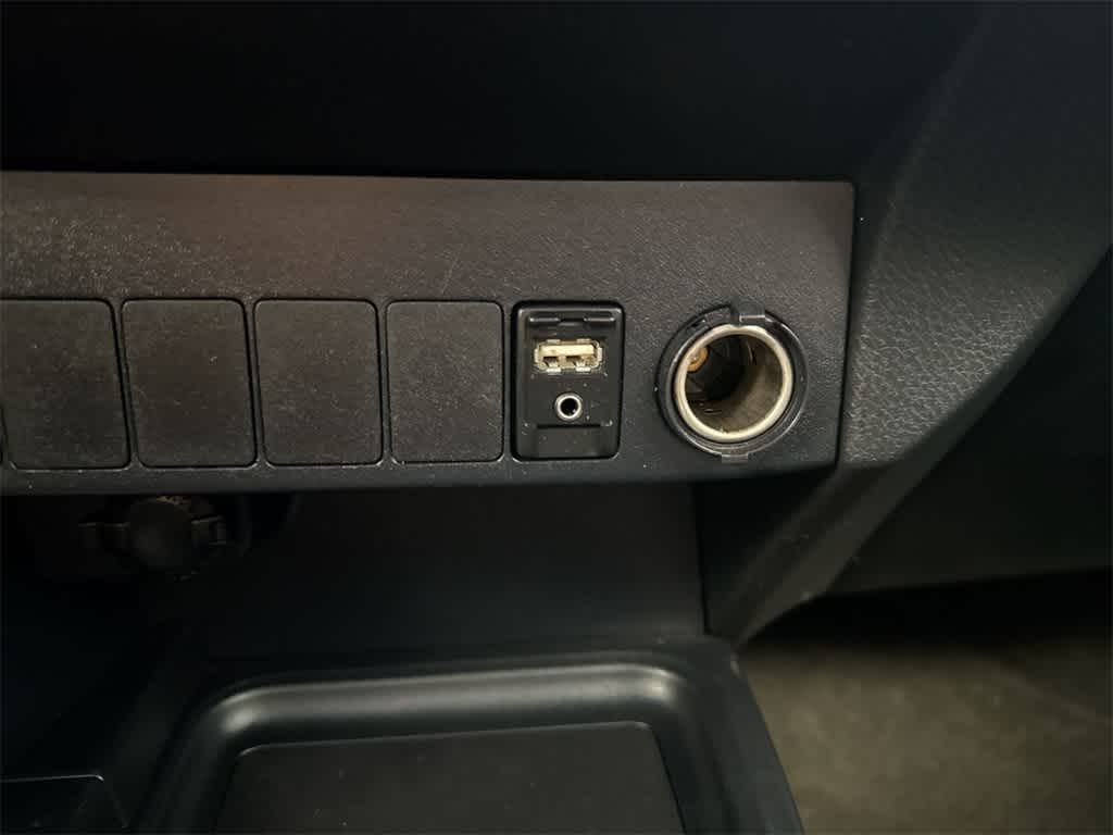 Thumbnail: 2017 Toyota RAV4 - 32