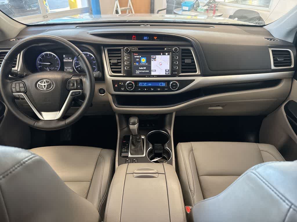 Thumbnail: 2019 Toyota Highlander - 16