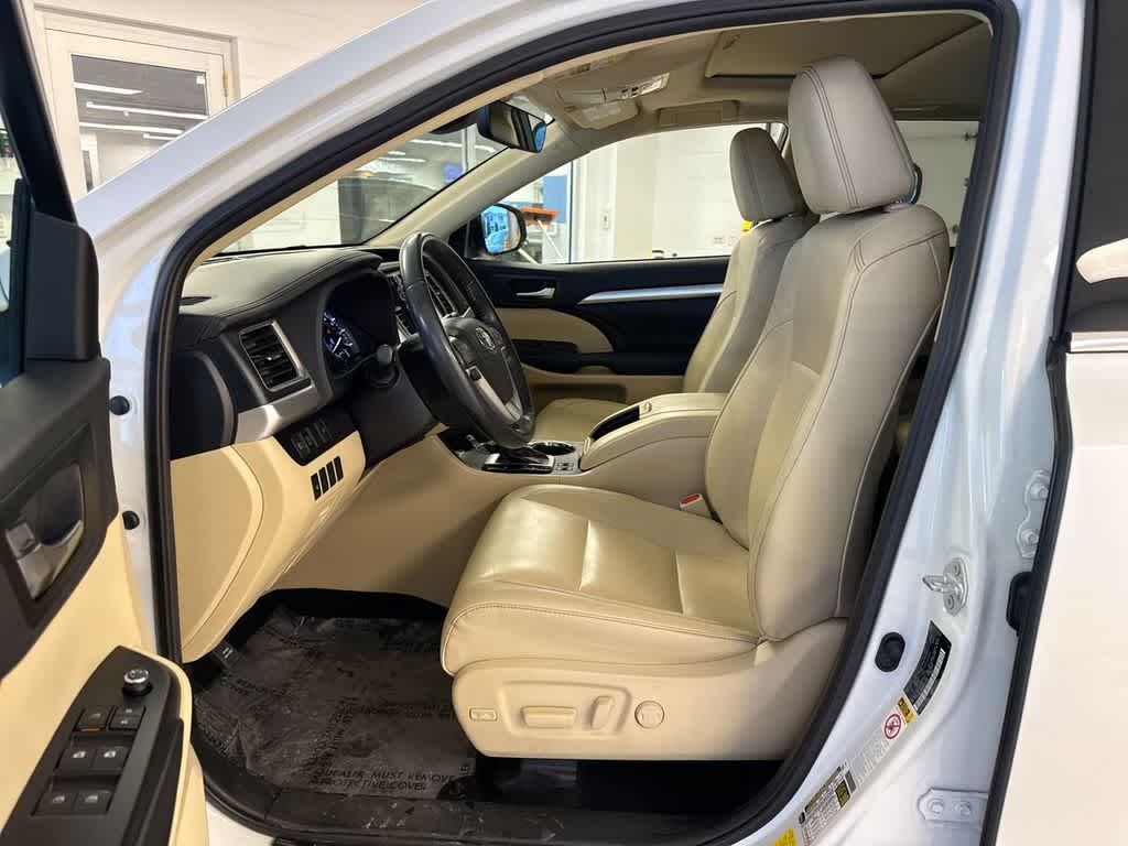 Thumbnail: 2019 Toyota Highlander - 19