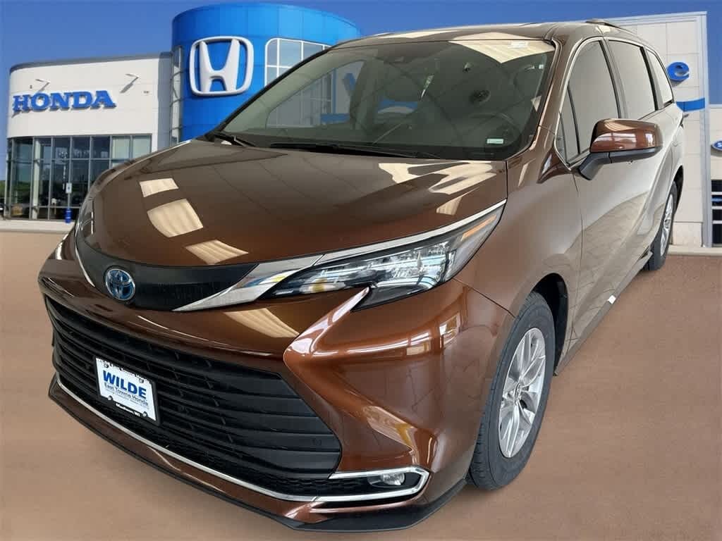 Used 2024 Toyota Sienna XLE 8 Passenger Van Passenger Van