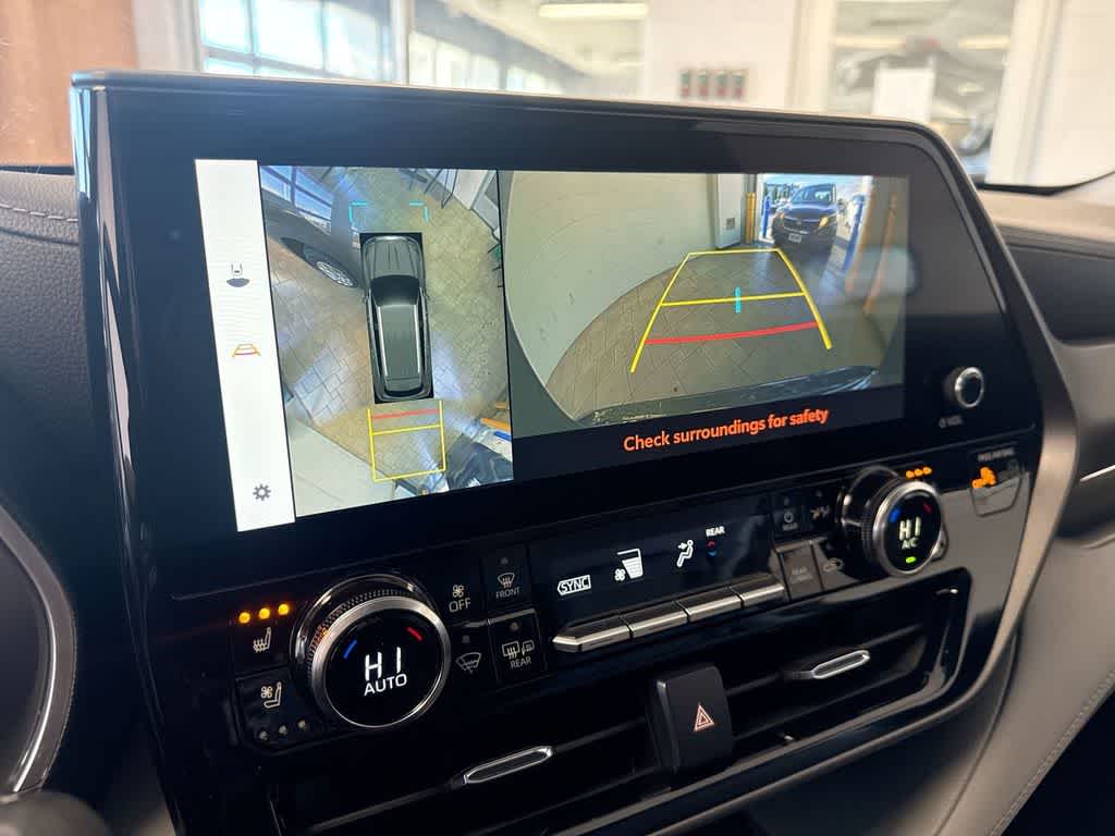 Thumbnail: 2023 Toyota Highlander - 31