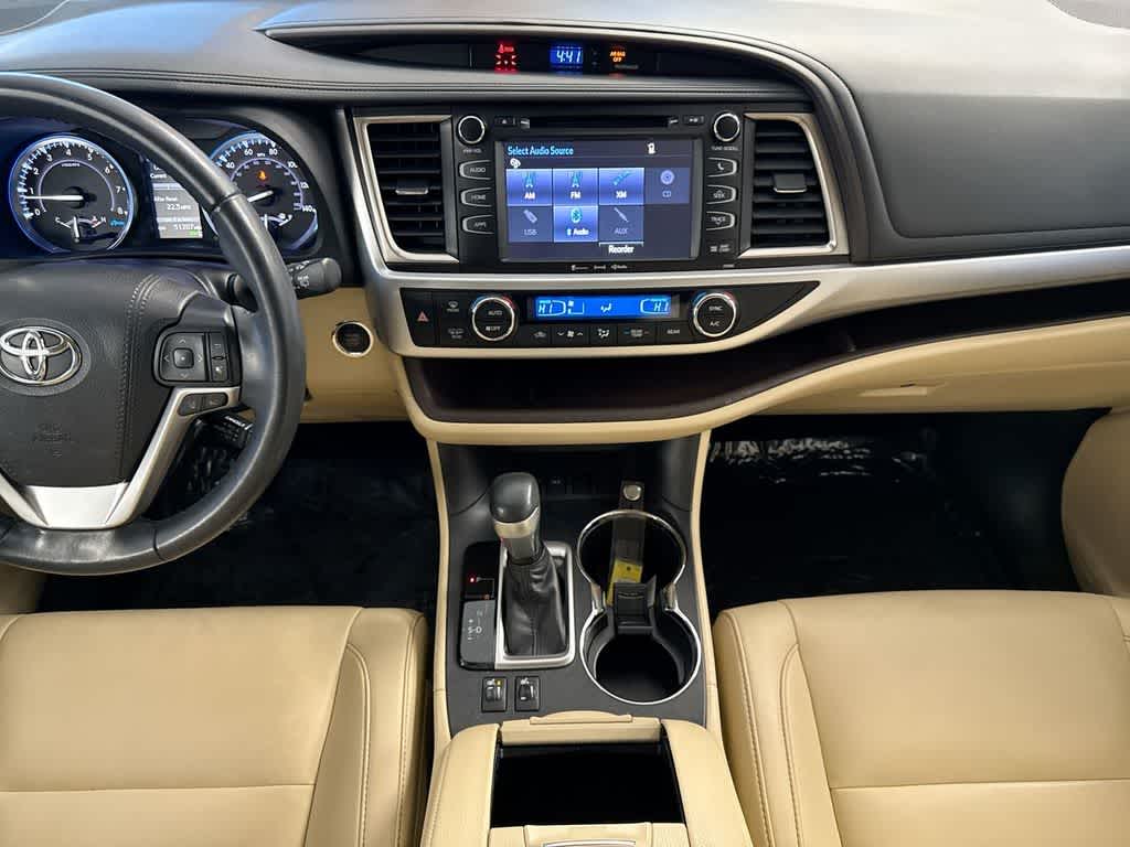 Thumbnail: 2019 Toyota Highlander - 32