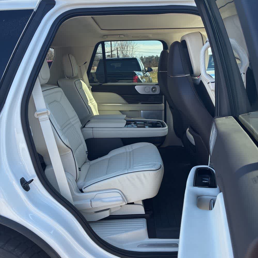 Thumbnail: 2020 Lincoln Navigator - 8