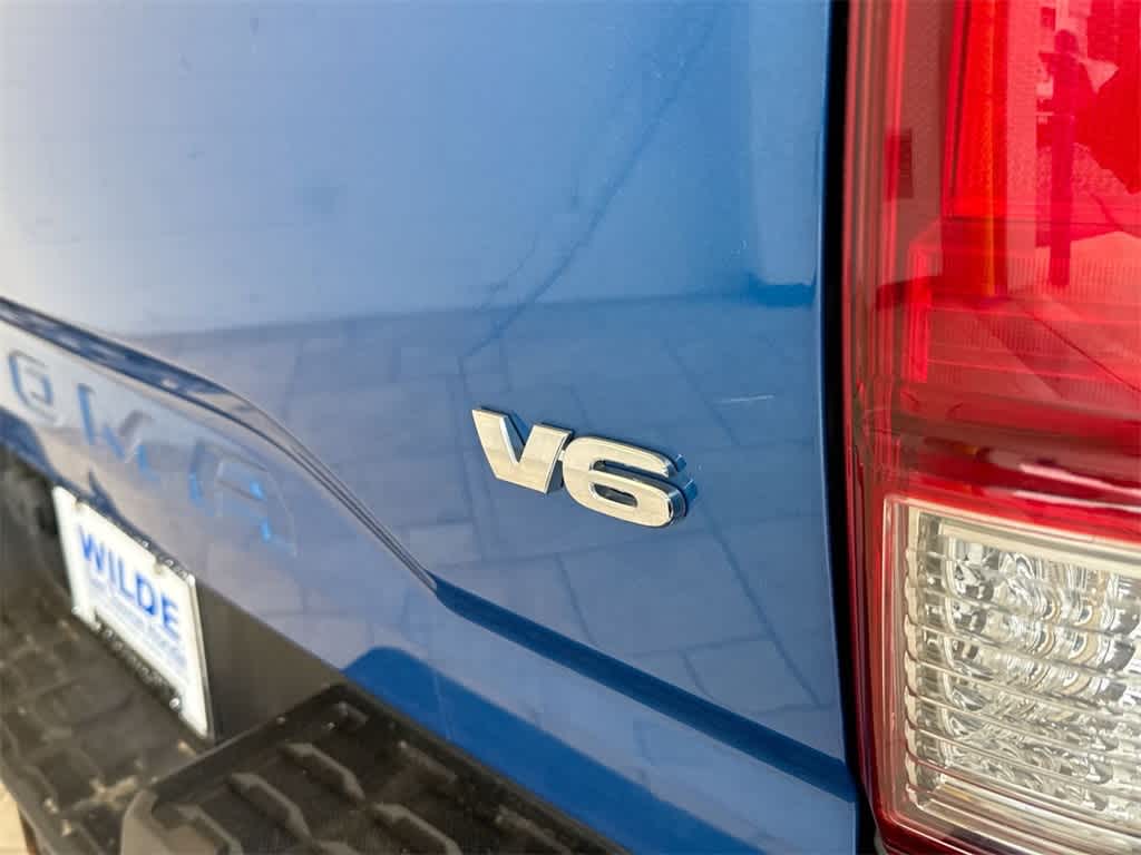 Thumbnail: 2017 Toyota Tacoma - 11