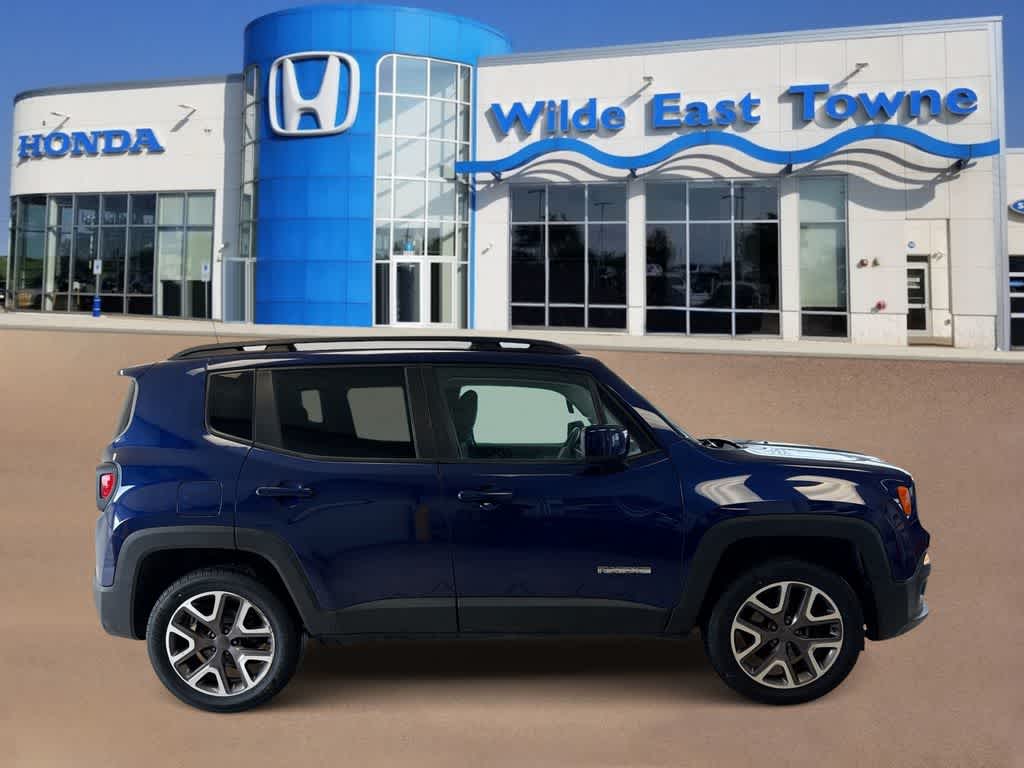 Thumbnail: 2016 Jeep Renegade - 9