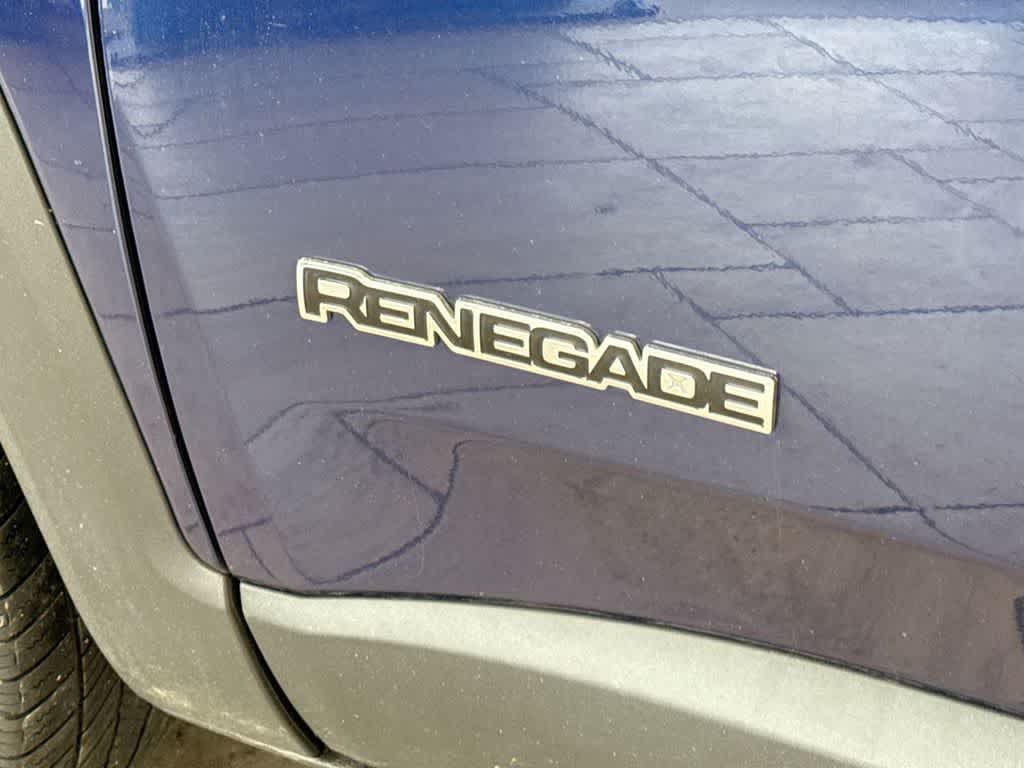 Thumbnail: 2016 Jeep Renegade - 13