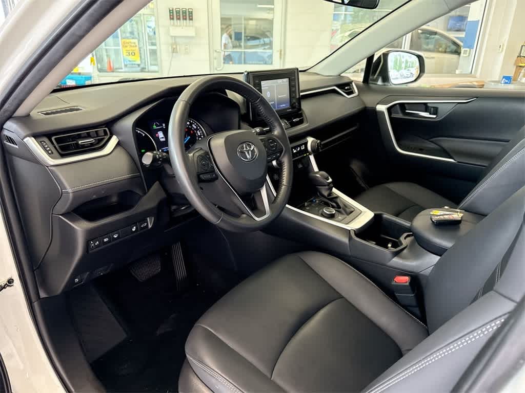 Thumbnail: 2022 Toyota RAV4 - 10