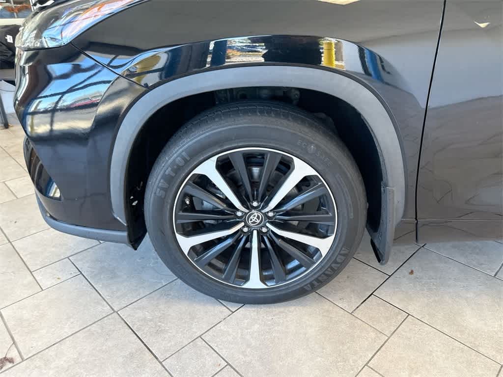 Thumbnail: 2022 Toyota Highlander - 14