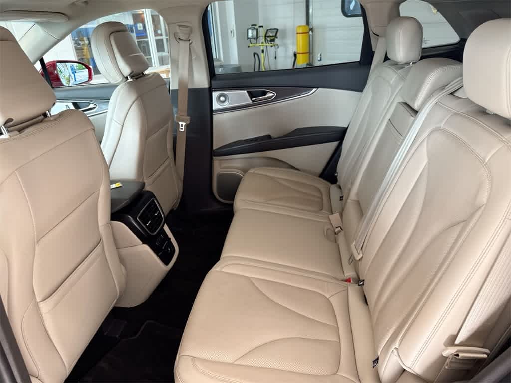 Thumbnail: 2020 Lincoln Nautilus - 21