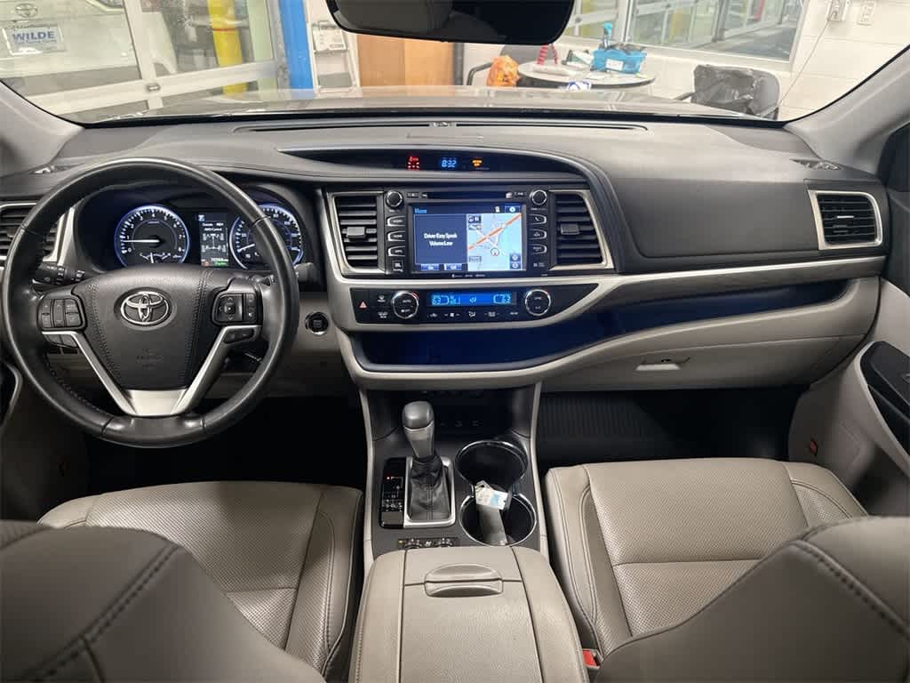 Thumbnail: 2018 Toyota Highlander - 16