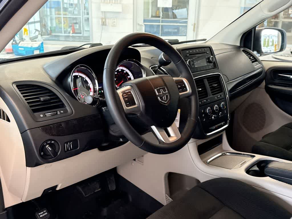 Thumbnail: 2015 Dodge Grand Caravan - 12