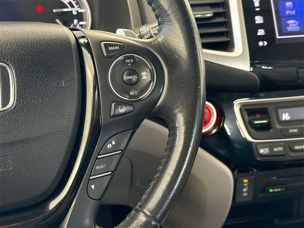 Thumbnail: 2017 Honda Pilot - 27