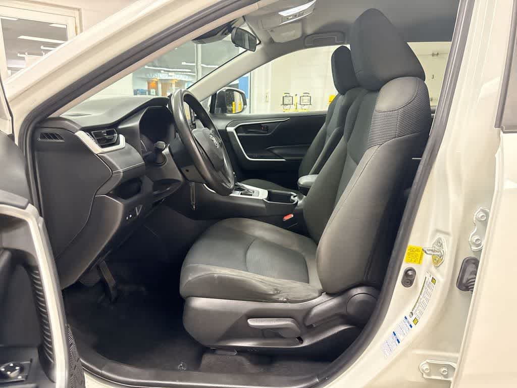 Thumbnail: 2022 Toyota RAV4 - 19