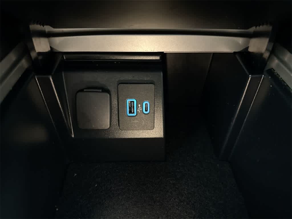 Thumbnail: 2022 Ford Explorer - 34