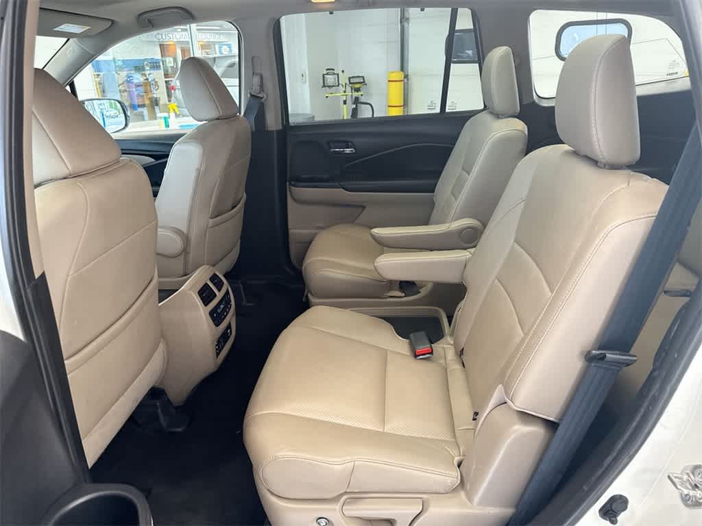 Thumbnail: 2018 Honda Pilot - 21