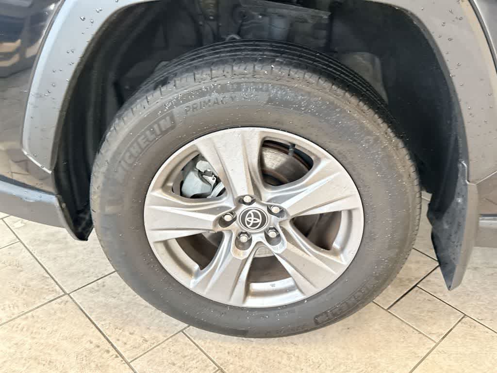 Thumbnail: 2022 Toyota RAV4 - 13