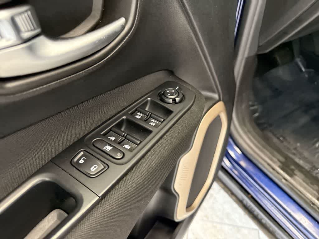 Thumbnail: 2016 Jeep Renegade - 18