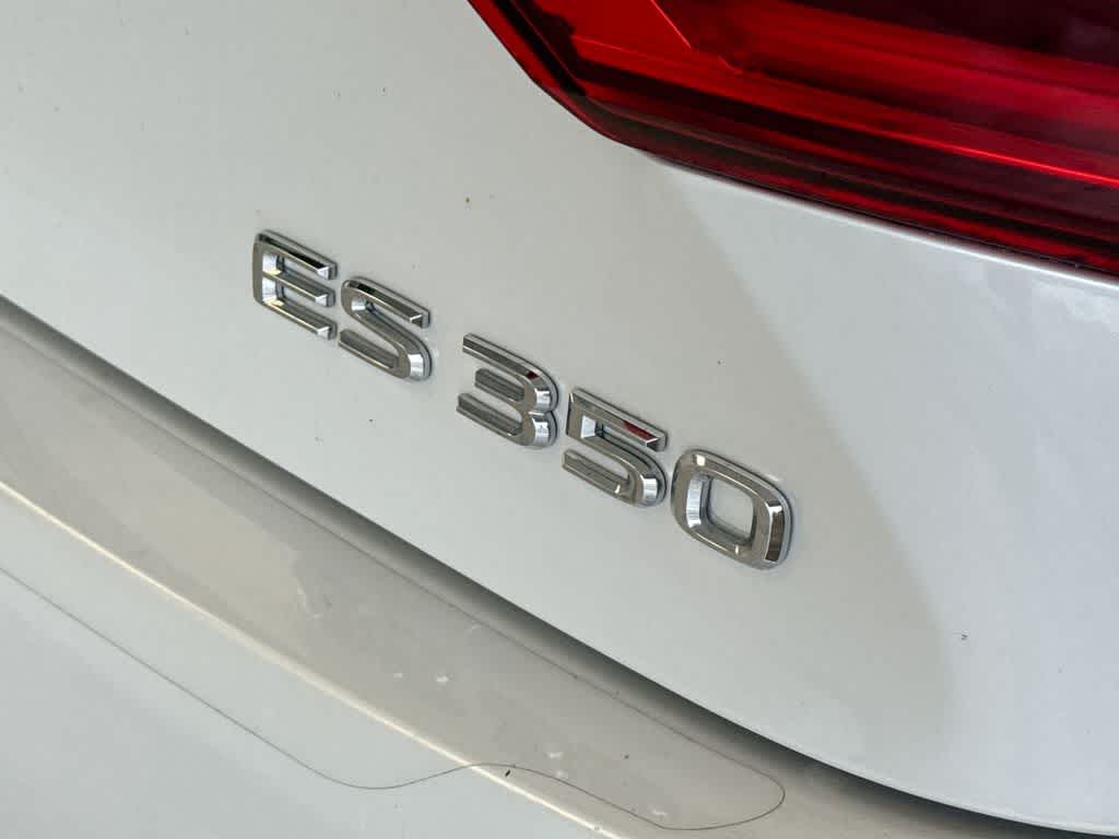 Thumbnail: 2018 Lexus ES - 14