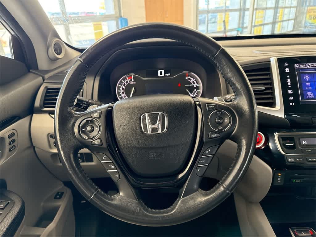 Thumbnail: 2017 Honda Pilot - 25