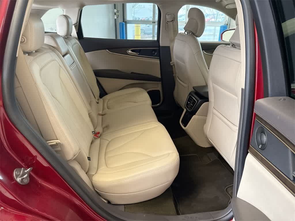 Thumbnail: 2019 Lincoln Nautilus - 22