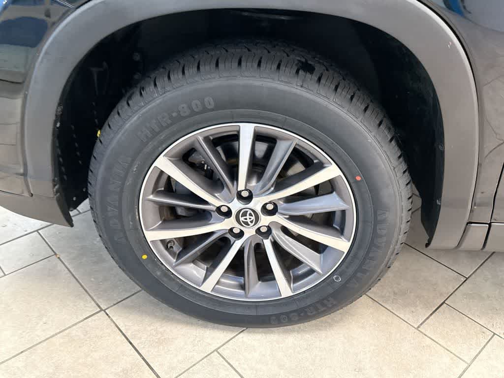 Thumbnail: 2019 Toyota Highlander - 14
