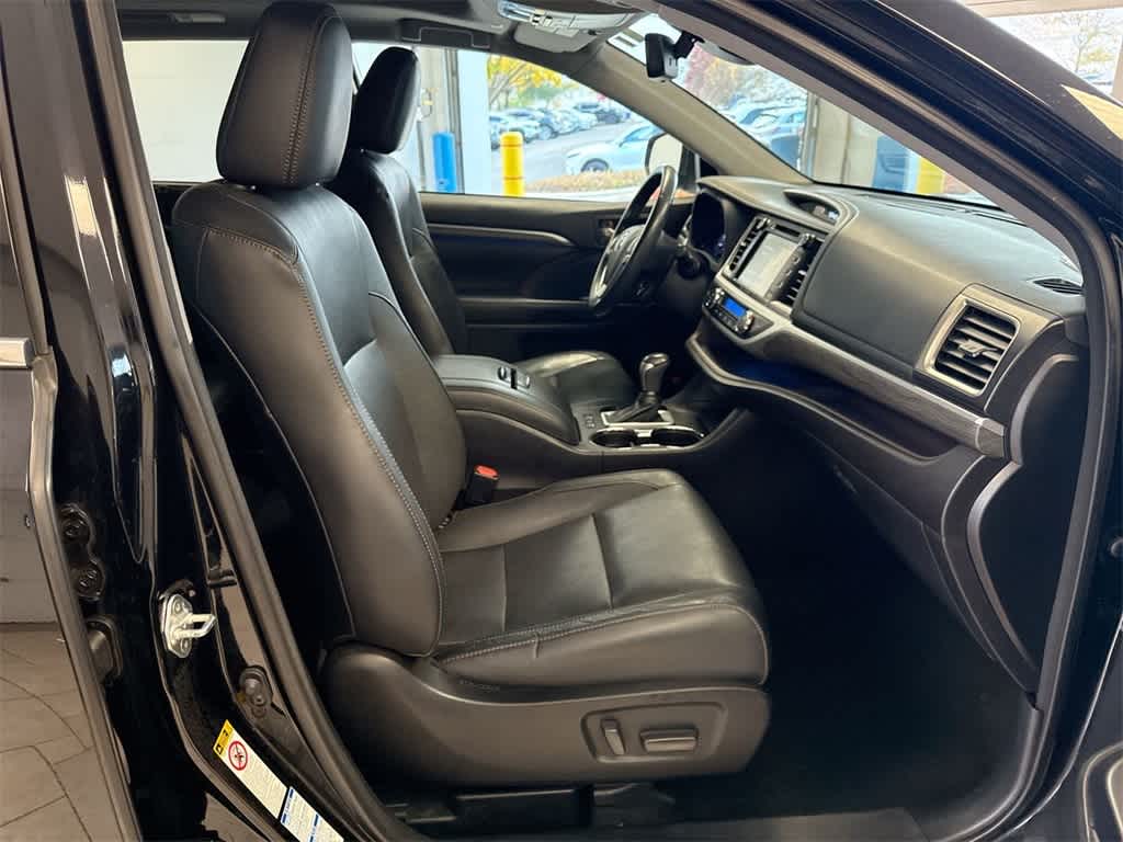 Thumbnail: 2018 Toyota Highlander - 25
