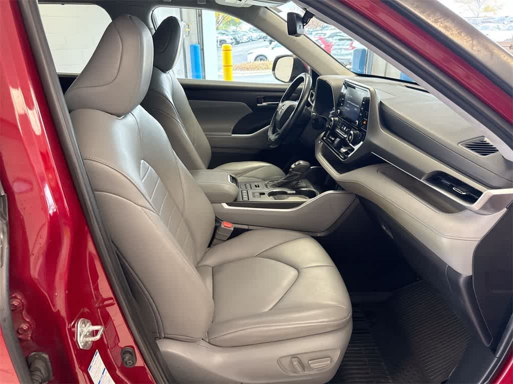 Thumbnail: 2022 Toyota Highlander - 24