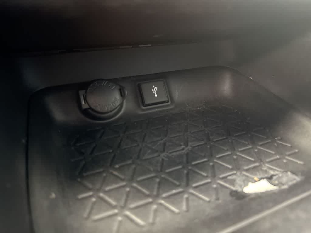 Thumbnail: 2022 Toyota RAV4 - 30