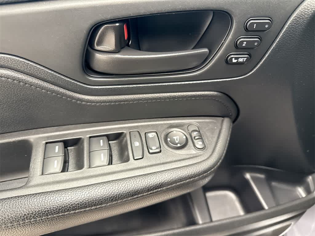 Thumbnail: 2023 Honda Odyssey - 17