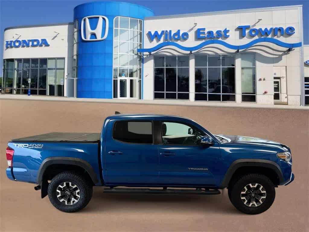 Thumbnail: 2017 Toyota Tacoma - 9