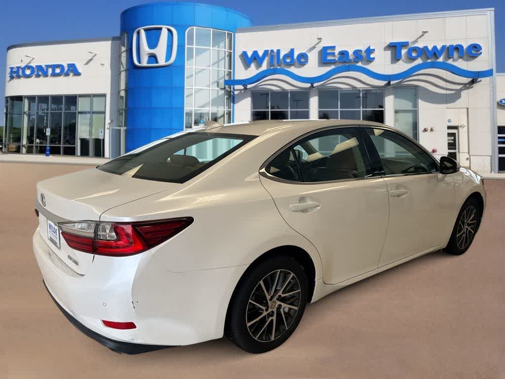 Thumbnail: 2018 Lexus ES - 8