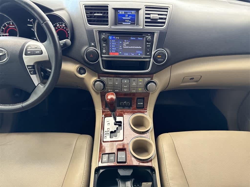 Thumbnail: 2013 Toyota Highlander - 30