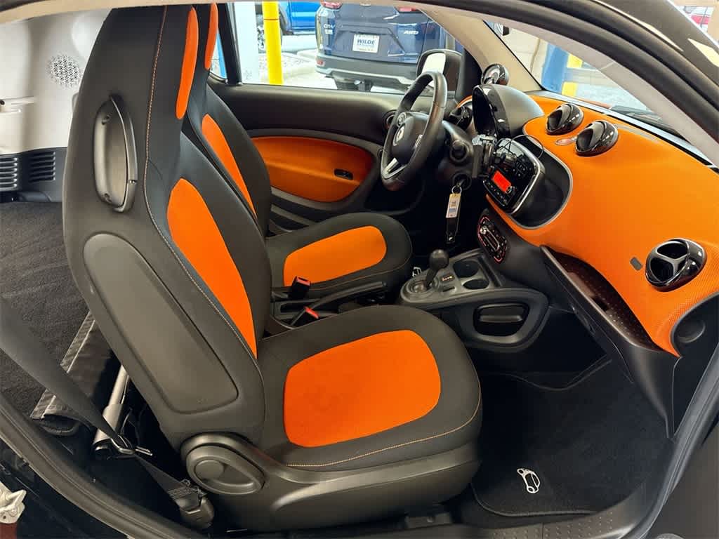 Thumbnail: 2016 smart fortwo - 18