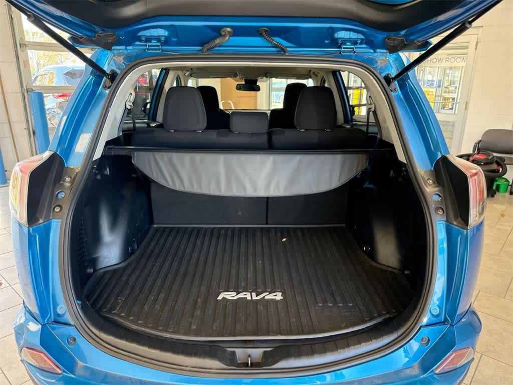 Thumbnail: 2017 Toyota RAV4 - 35