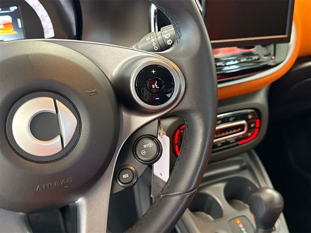 Thumbnail: 2016 smart fortwo - 21