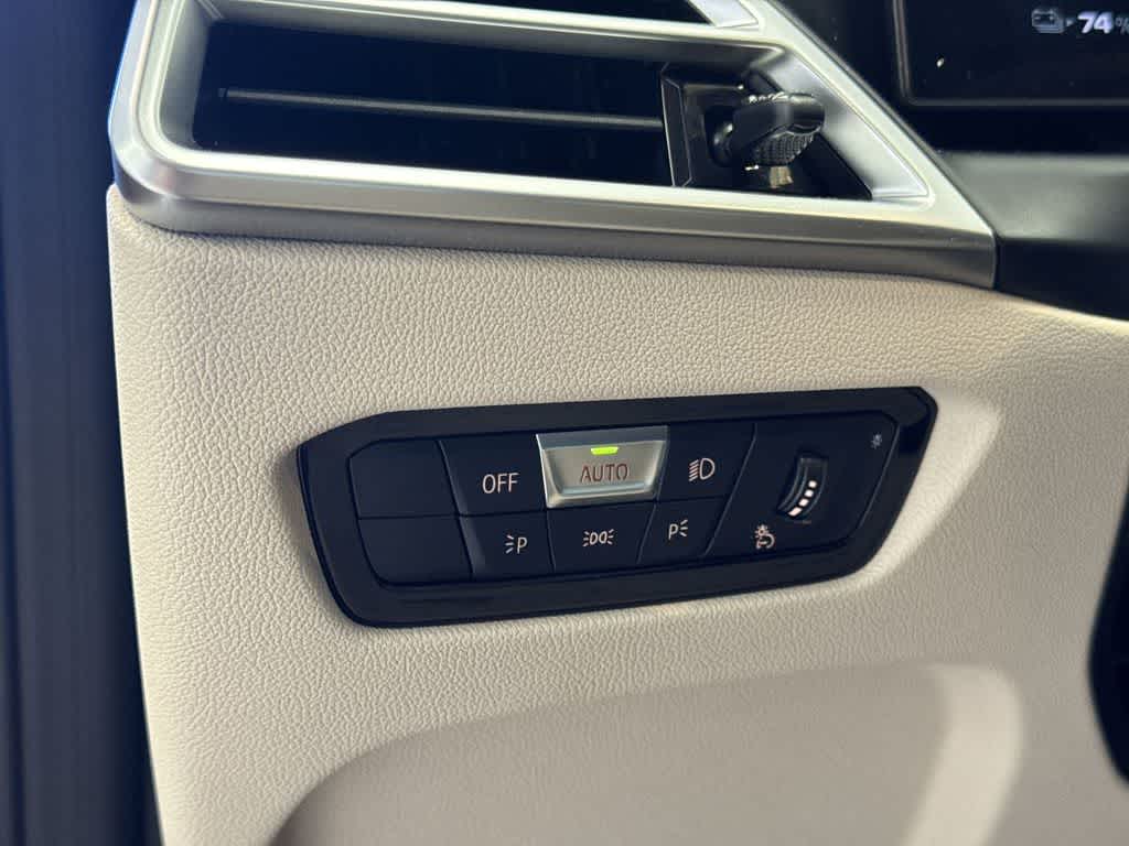 Thumbnail: 2025 BMW i4 - 40