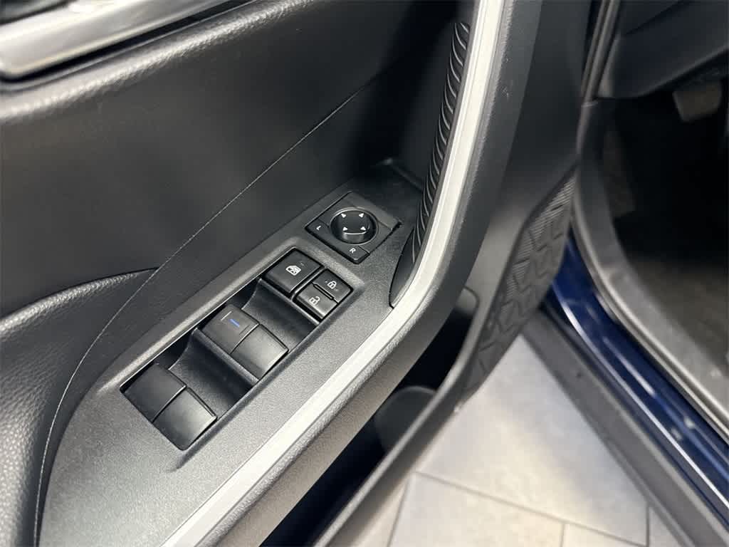 Thumbnail: 2021 Toyota RAV4 - 18