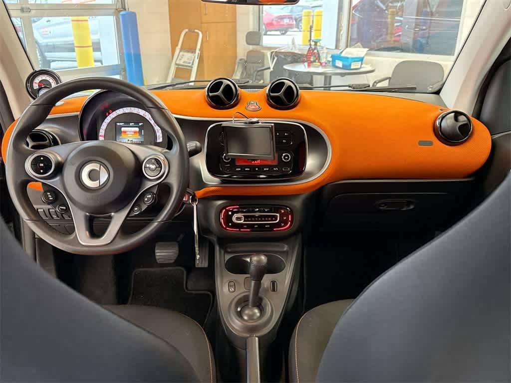 Thumbnail: 2016 smart fortwo - 14