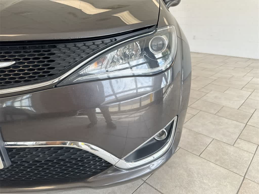 Thumbnail: 2018 Chrysler Pacifica - 11