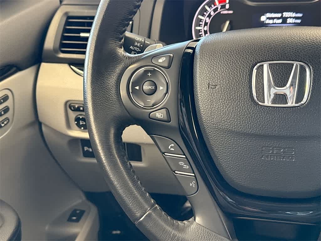 Thumbnail: 2017 Honda Pilot - 25