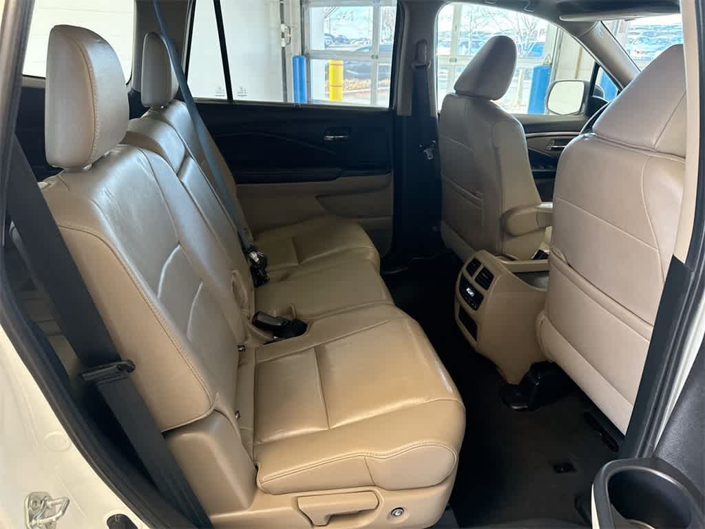 Thumbnail: 2019 Honda Pilot - 22