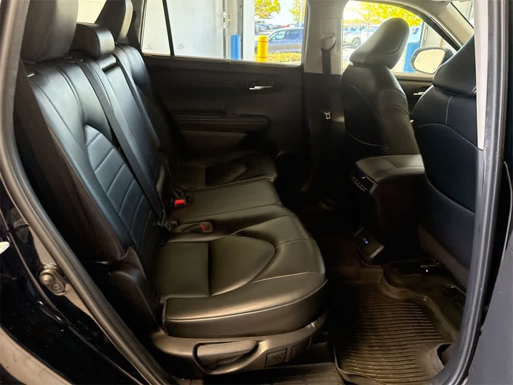 Thumbnail: 2022 Toyota Highlander - 22