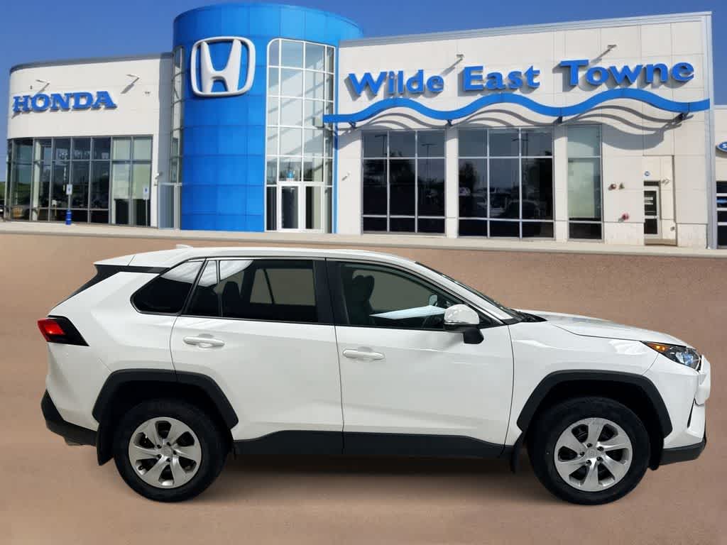 Thumbnail: 2022 Toyota RAV4 - 9