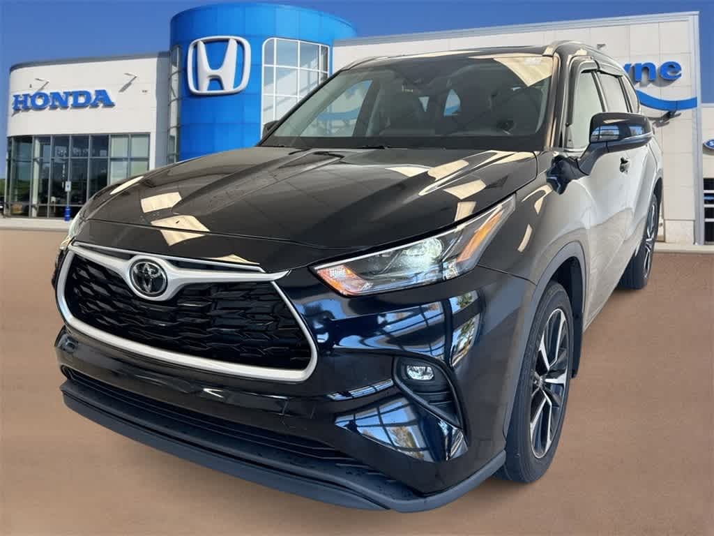Used 2022 Toyota Highlander XLE SUV